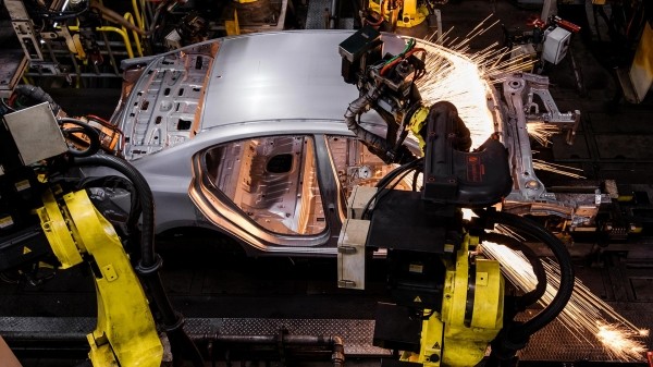 Авторазборка: слабый рубль ударит по автопроизводству
