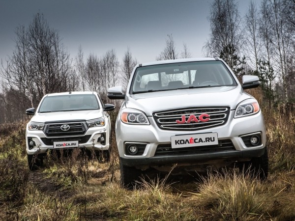 Полная Экстра замахнулась на Чёрный Эксклюзив: cравнительный тест JAC T6 и Toyota Hilux