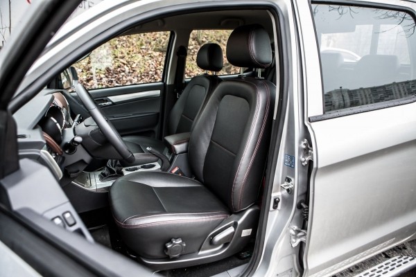 Полная Экстра замахнулась на Чёрный Эксклюзив: cравнительный тест JAC T6 и Toyota Hilux