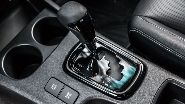 Полная Экстра замахнулась на Чёрный Эксклюзив: cравнительный тест JAC T6 и Toyota Hilux