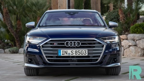 Представлена обновленная версия седана Audi S8